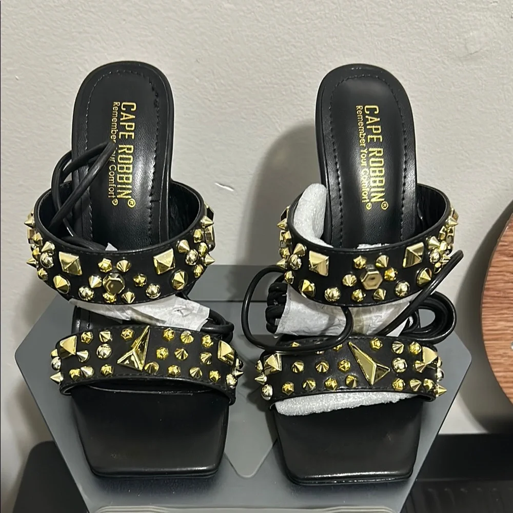 Cape Robbin Black and Gold Heels with Statement Chains - Picture 1 of 5